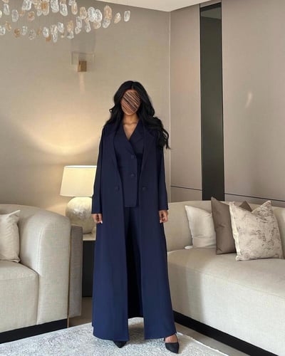 عباية بليزر كريب كحلي مع طقم داخلي قطعتين القصة عا...