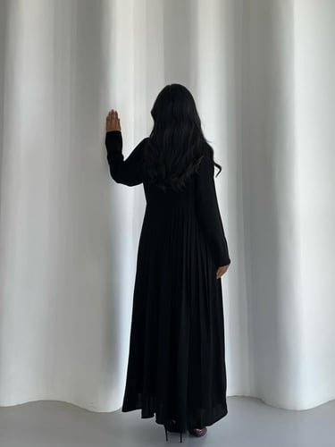 عباية كريب اسود فاحم مع تكسير