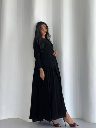 عباية كريب اسود فاحم مع تكسير