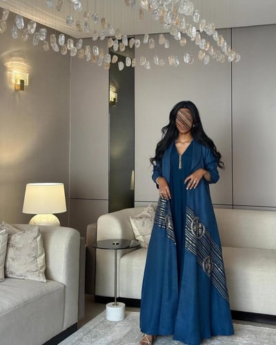 عباية لنن هندي مع شك وتطريز ذهبي القصة كلوش.