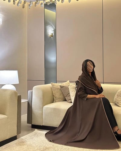 عباية كريب تايواني بني مع اطراف قيطان بيج كلوش