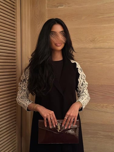 صيفية " يتوفر منها خيار شتوي عباية كريب اسود فاحم...