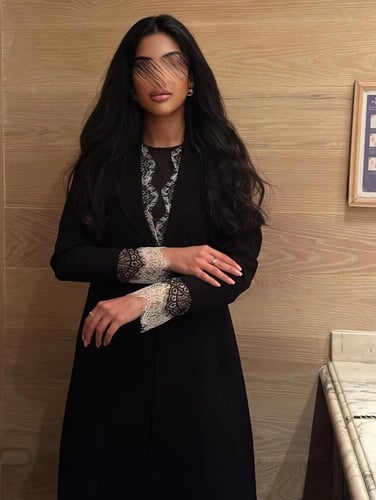 عباية كريب اسود فاحم مع دانتيل فرنسي