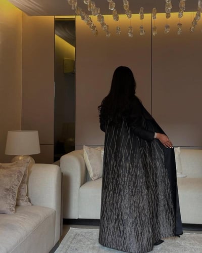 عباية تفتة تايواني مع قطعة خارجية دبل فيس القصة نص...