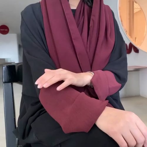 عباية لنن امريكي اسود مع كم عنابي ، نص بشت.