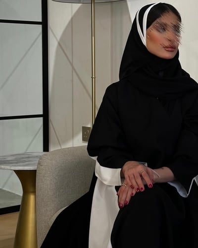 عباية كلوش كتان اسود مع ابيض