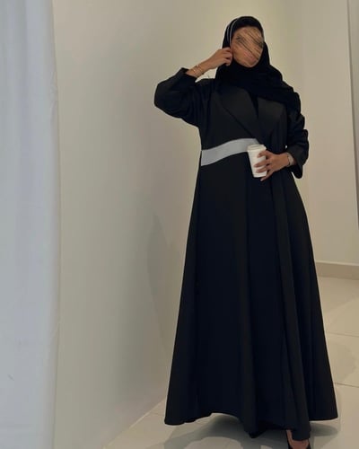 عباية كلوش تفتة اسود مع تفتة رمادي وكلفة كرستال مع...