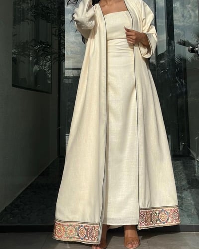 عباية كلوش لنن هندي اوف وايت مع تطريز هندي وقيطان...