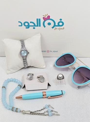 طقم أطفال مميز بلون الفيروزي الأنيق