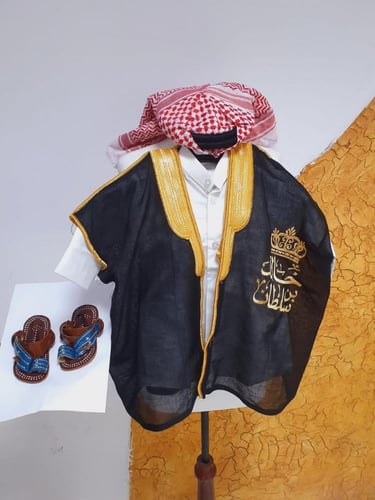 بشت وثوب وشماغ وصندل للأطفال