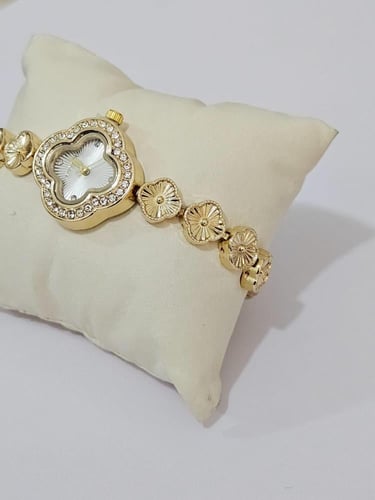 ساعة أطفال بتصميم شبيه فان كليف