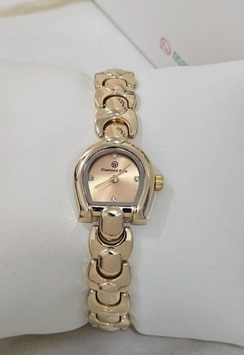 ساعة بنات أنيقة بتصميم ذهبي فاخر