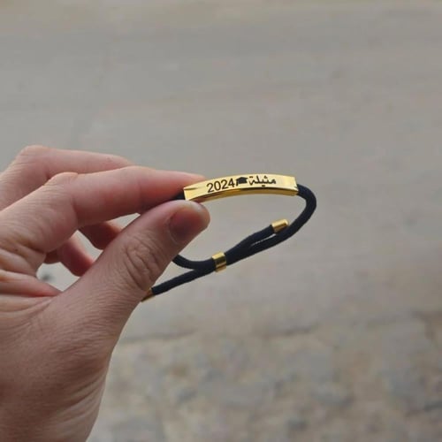 إسورة تخرج مطليه بالذهب