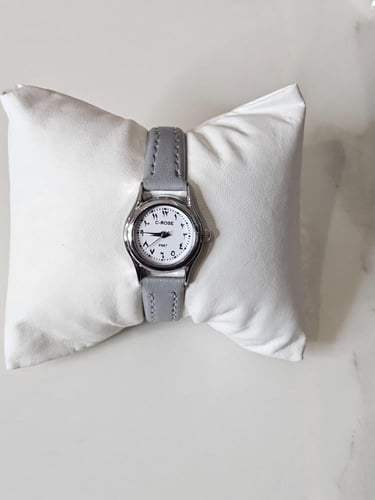 ساعه جلد للأولاد لون رمادي