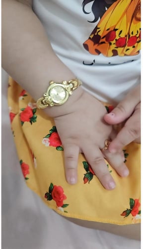 ساعة بنات ذهبية أنيقة للأطفال