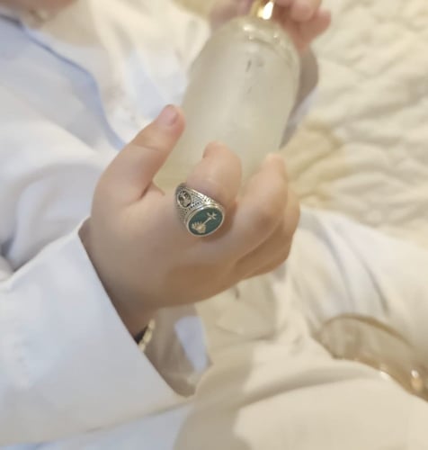 خاتم سيفين ونخله أخضر