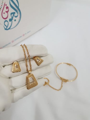 طقم اطفال مطلي بالذهب