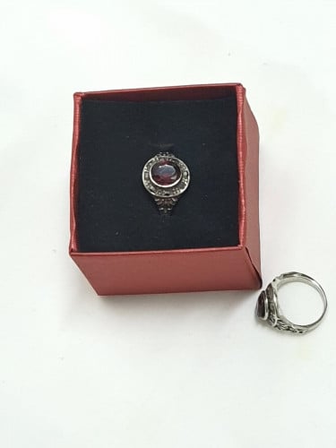 خاتم اولاد لون احمر