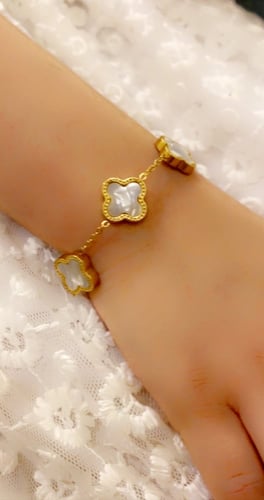 اسورة زهرة البرسيم لون ابيض