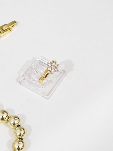 طقم فاخر للأطفال باللون الذهبي