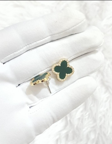 حلق مطلي بالذهب