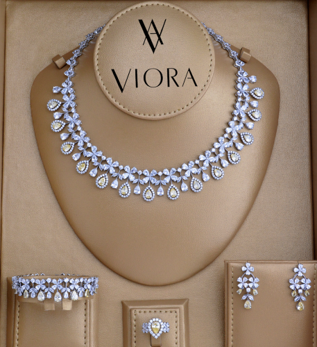 طقم ملون تصميم ألماس