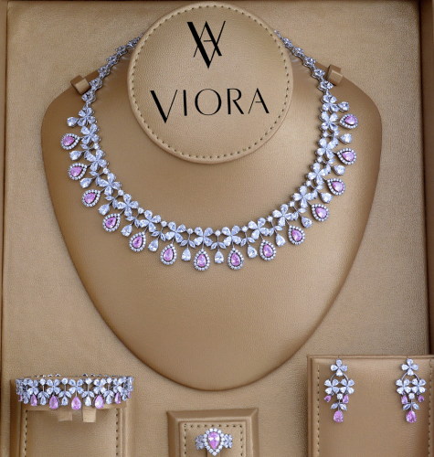 طقم ملون تصميم ألماس