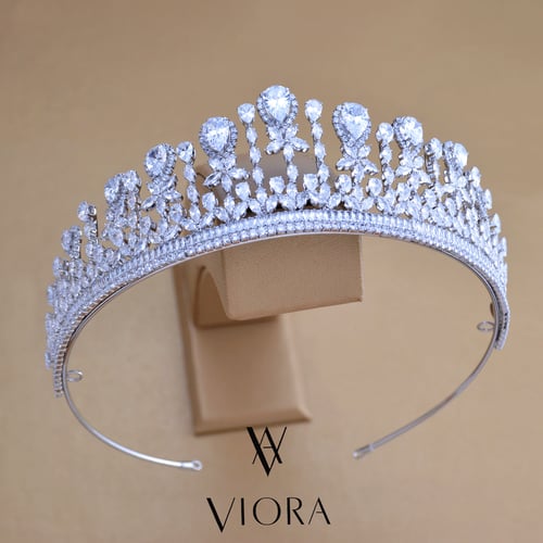 تاج فاخر تصميم ألماس
