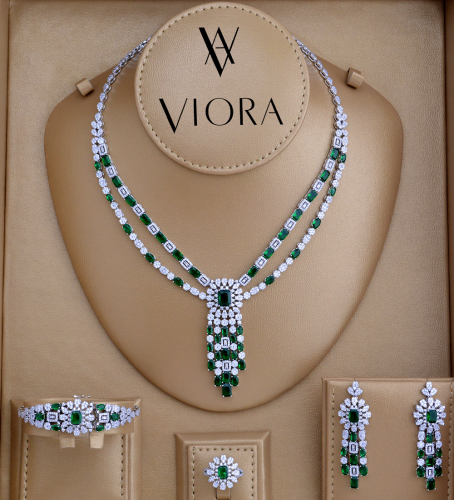 طقم اخضر تصميم ألماس