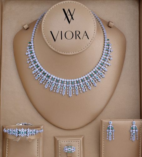 طقم ملون تصميم ألماس