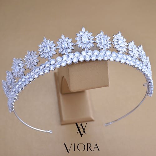 تاج فاخر تصميم ألماس