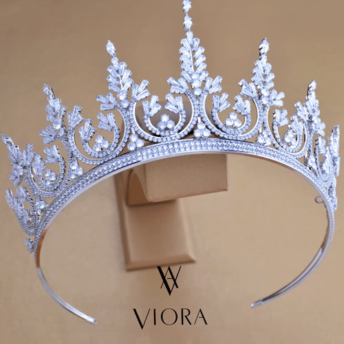 تاج فاخر تصميم ألماس