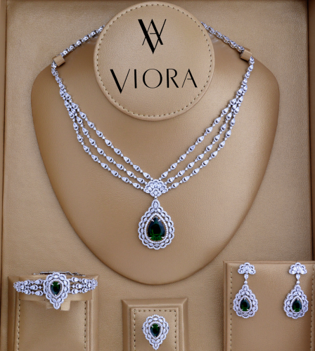 طقم اخضر تصميم ألماس