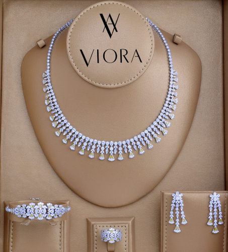 طقم ملون تصميم ألماس