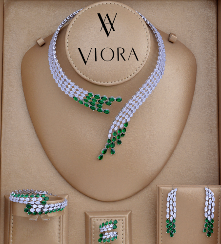 طقم اخضر تصميم ألماس