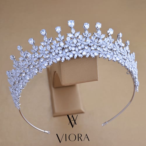 تاج فاخر تصميم ألماس