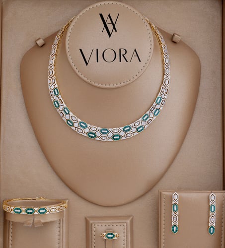 طقم أخضر تصميم ألماس