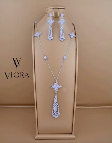 Long set with diamond design
