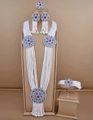 طقم طويل تصميم ألماس