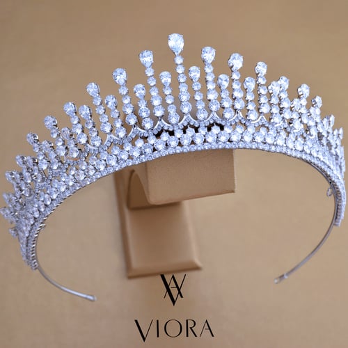 تاج فاخر تصميم ألماس