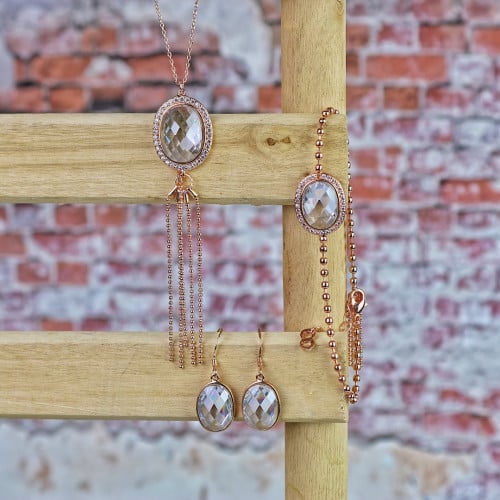 طقم كاثرين روز قولد، ماركة انفينيتي البريطانية