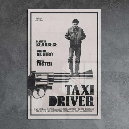 لوحة معدنية | بوستر Taxi Driver: ترافيس واقفًا على...