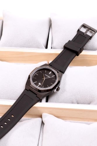 ساعة رجالي ربر بلون اسود