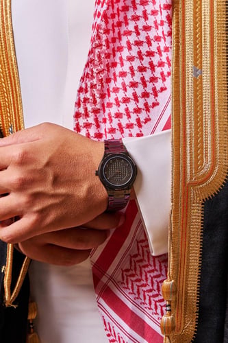 ساعة رجالية بلون أسود مميزة بارقام عربية