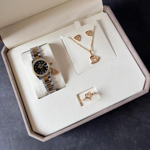 طقم ساعة ومجوهرات ناعمه وأنيقة