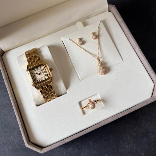 طقم ساعة ومجوهرات في بوكس فخم