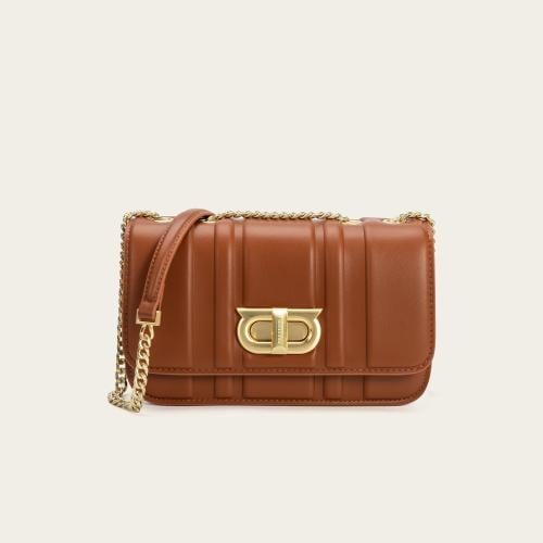 شنطة مثالية لكل يوم باللون البني