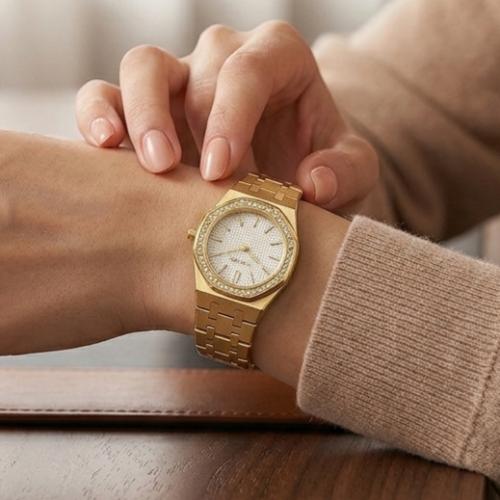 ساعة لافوس النسائية بلون ذهبي أبيض