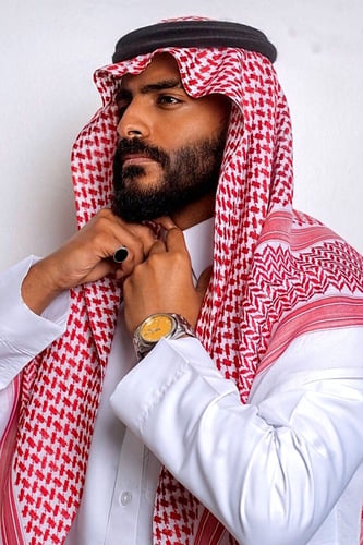 ساعة رجالية بحزام فضي ميناء اصفر