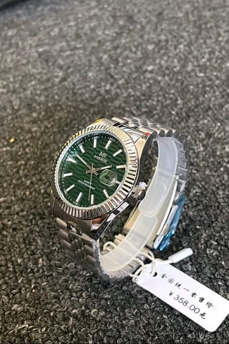 ساعة رجالية بتصميم كلاسيك باللون الفضي والاخضر 38m...